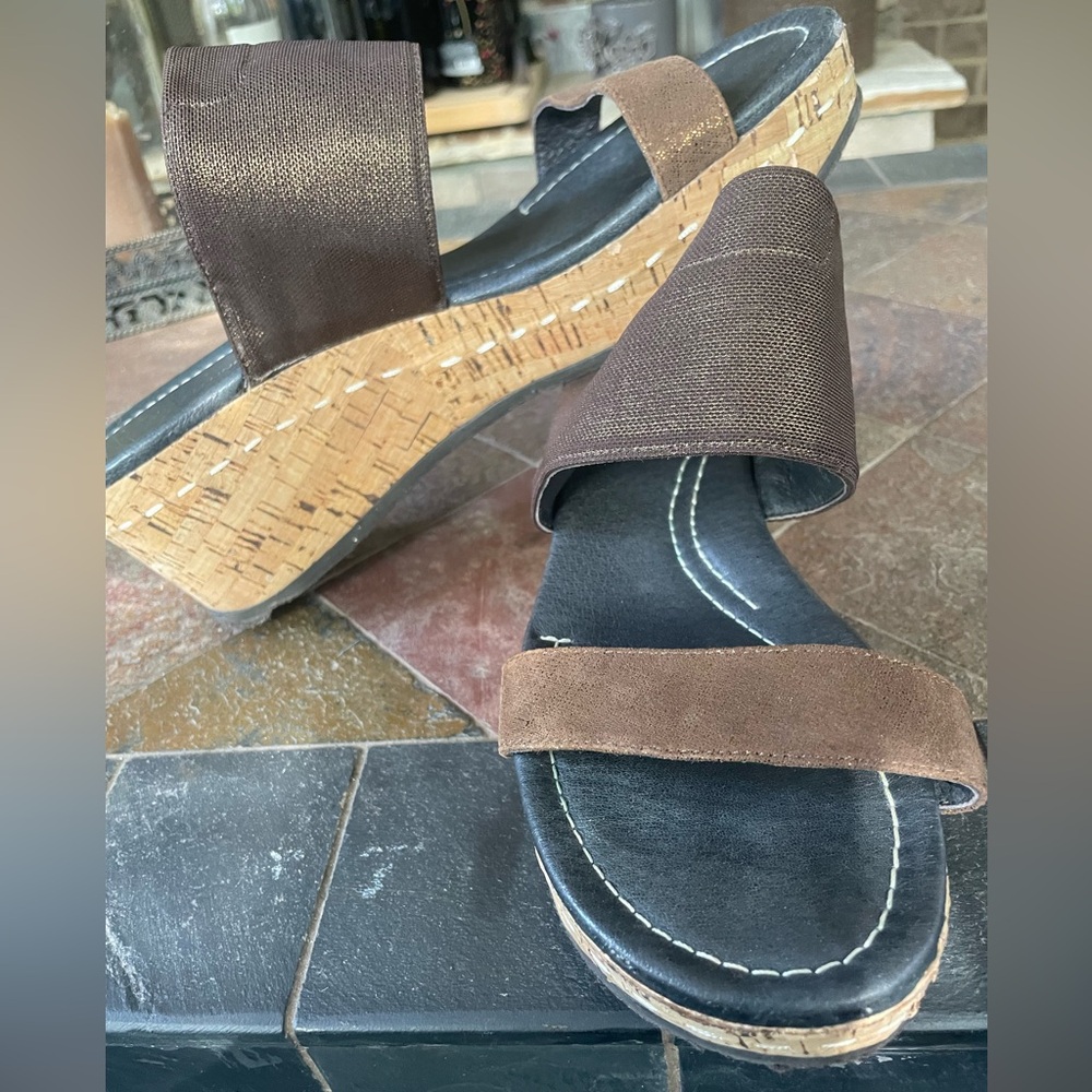 DONALD PLINER brown metallic wedge sandal
